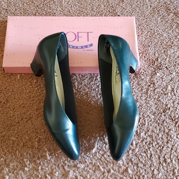 Shoes - Picture 2 of 4